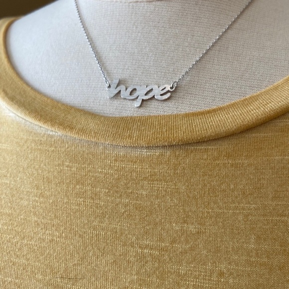 𝅺NWT Hope Script Necklace - Picture 1 of 4